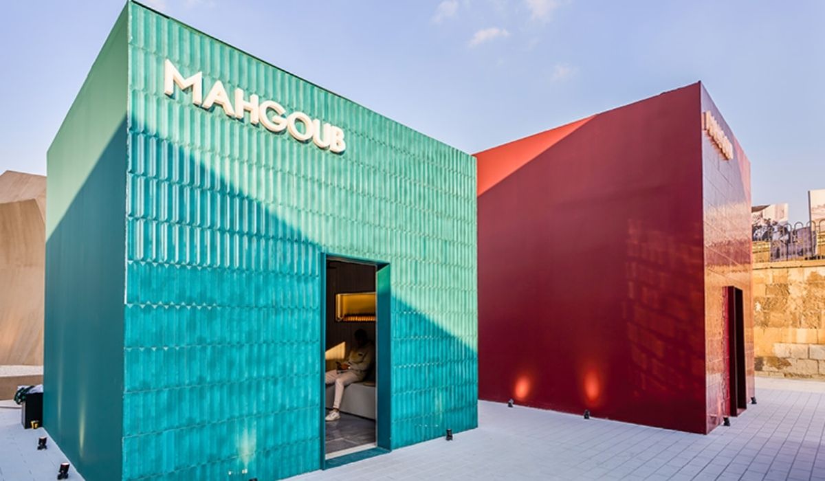 Signboards and building facade cleaning services at Al-Mahgoub Exhibition Center commercial building