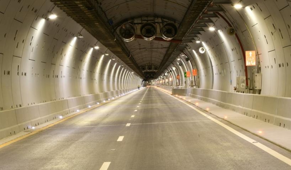 Technicians performing maintenance and operation of central air conditioning and ventilation systems at the 3rd of July Tunnel control buildings