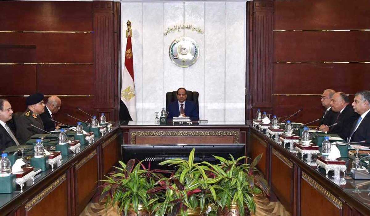 Technicians performing maintenance and operation of electromechanical systems at the headquarters of the General Secretariat of the National Defense Council