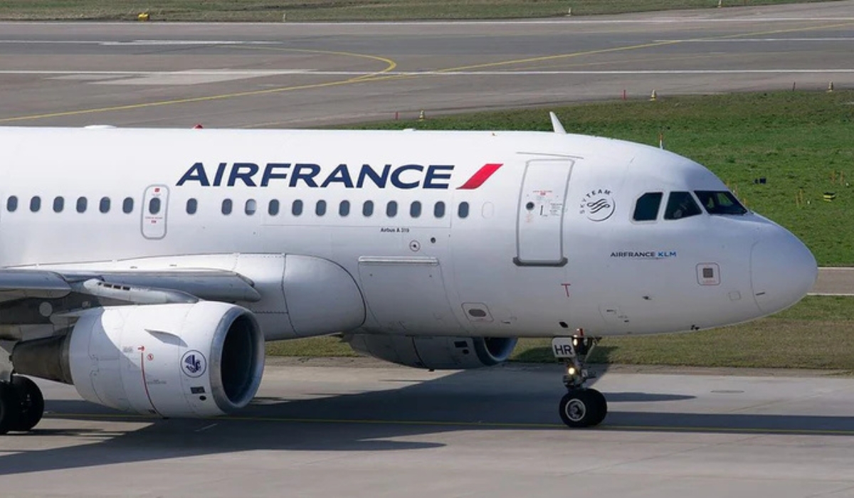 Airport carpet cleaning services provided for Air France commercial spaces